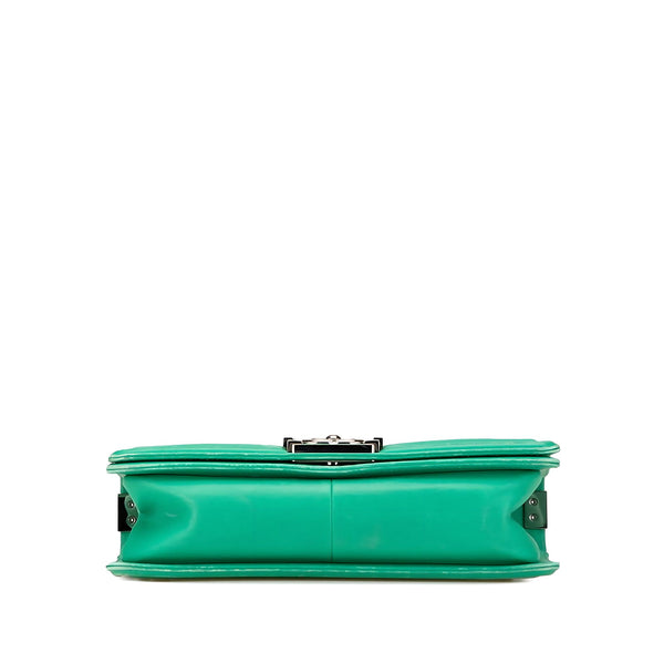 CHANEL Chain CC Wallet on Chain Quilted Caviar Medium Weiß