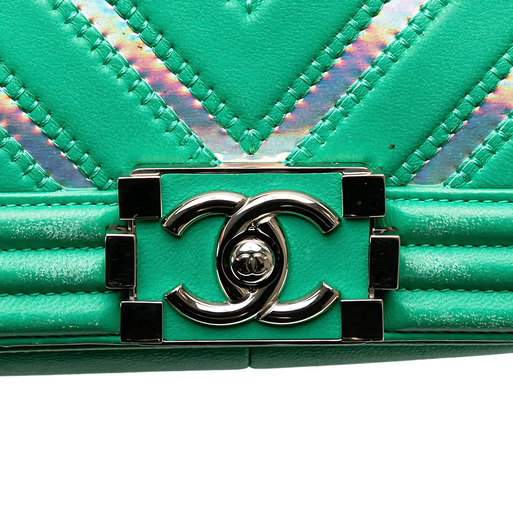 CHANEL Chain CC Wallet on Chain Quilted Caviar Medium Weiß