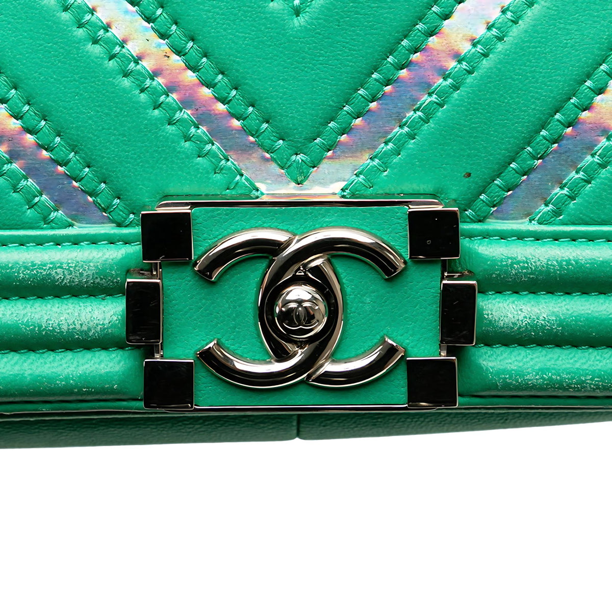 CHANEL Chain CC Wallet on Chain Quilted Caviar Medium Weiß