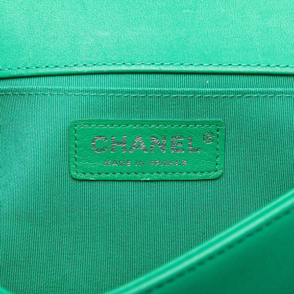 CHANEL Chain CC Wallet on Chain Quilted Caviar Medium Weiß